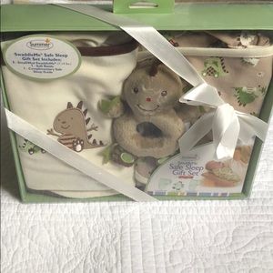 COPY - 💚 NIB ~ Swaddle Sleep Set (7-14lbs) 🦖💚